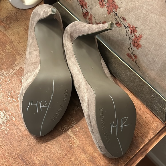 Kelsi Dagger Anthropologie suede Peeptoe platform heels, size 8 - Picture 7 of 11